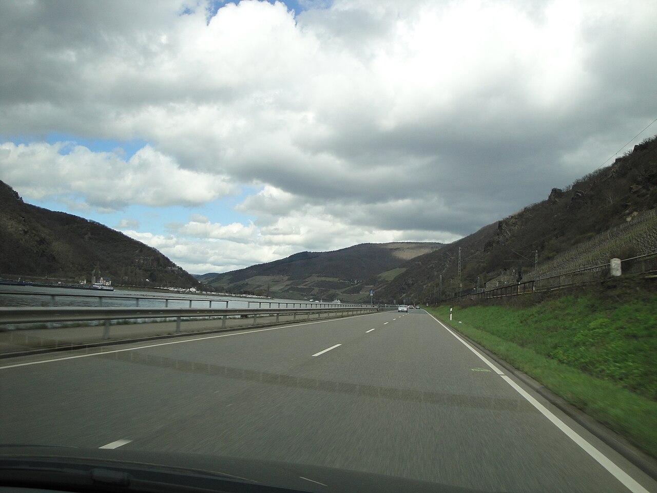 B42 Rheingau: Recent Accidents Highlight Road Safety on the Route